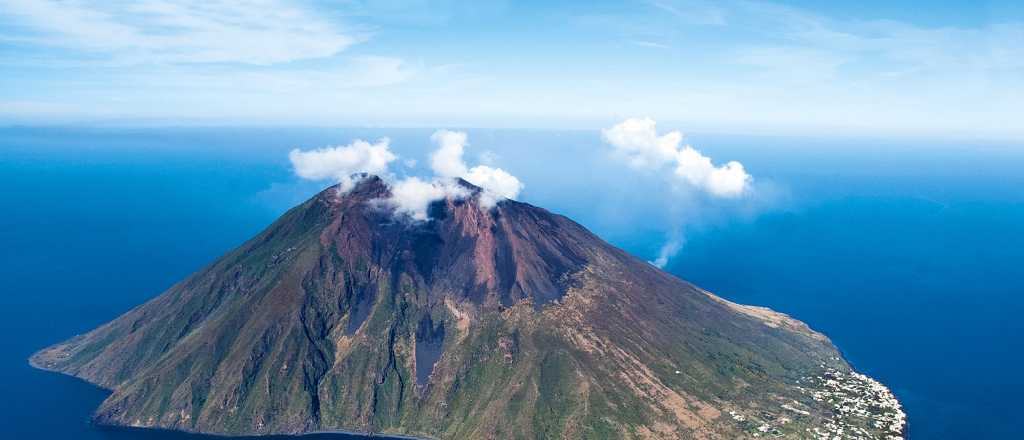 Video: el volcán Estrómboli entró en erupción y dejó un turista muerto