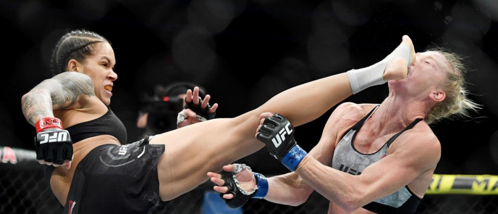 Amanda Nunes y una fulminante patada en el primer round de lucha femenina