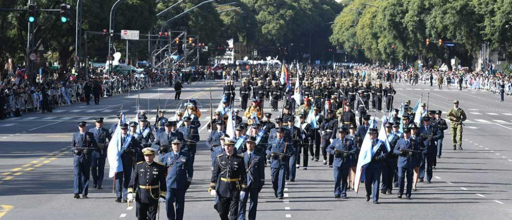 Seguí el desfile militar por el Día de la Independencia