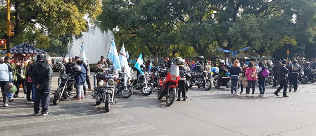 Videos: motociclistas gritaron ¡Viva la Patria! en Plaza Independencia 