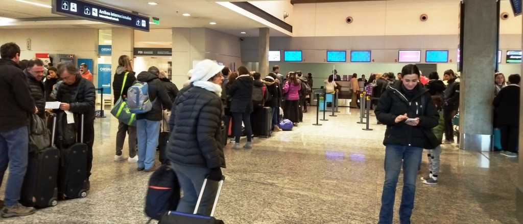 Tormenta eléctrica en Buenos Aires demora vuelos desde y hacia Mendoza