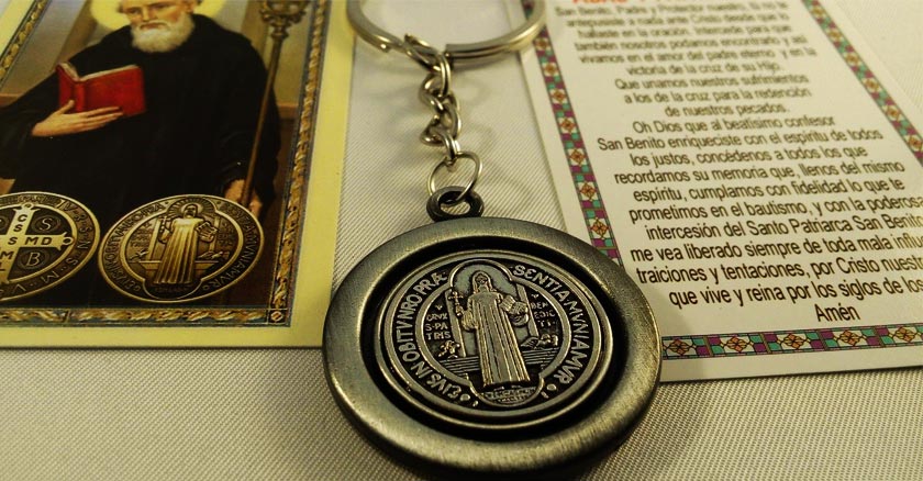 Día de San Benito: el significado de la medalla del santo