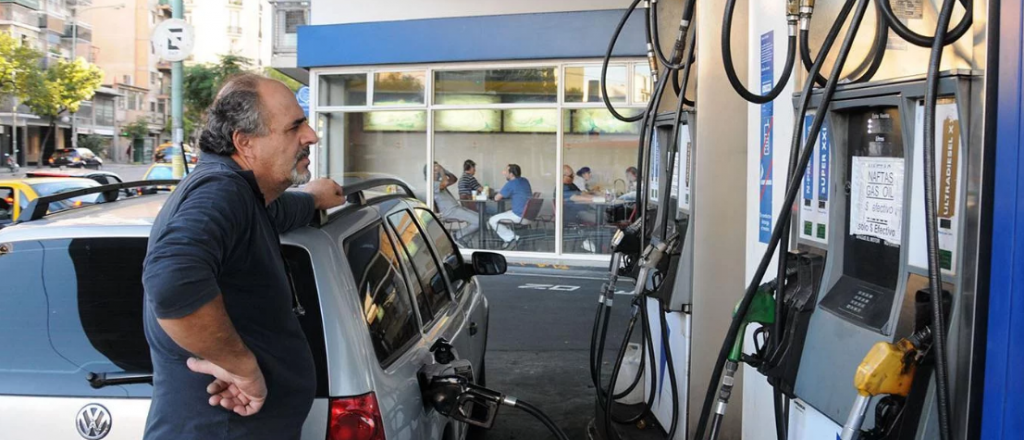 Buscan permitir el autoservicio de combustible en estaciones de servicio