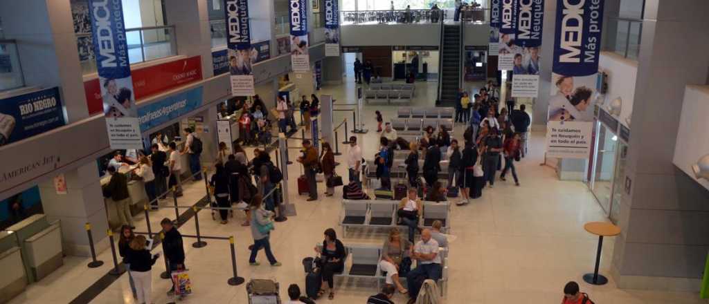 Por la ceniza, est&aacute;n cancelados vuelos a Neuqu&eacute;n y Bariloche