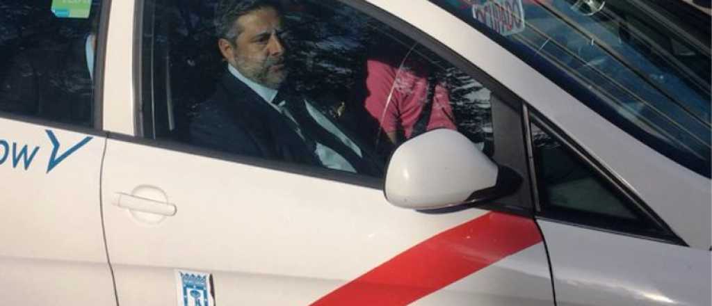 Angelici lleg&oacute; a reclamar ante el TAS en un auto de River y desat&oacute; las burlas