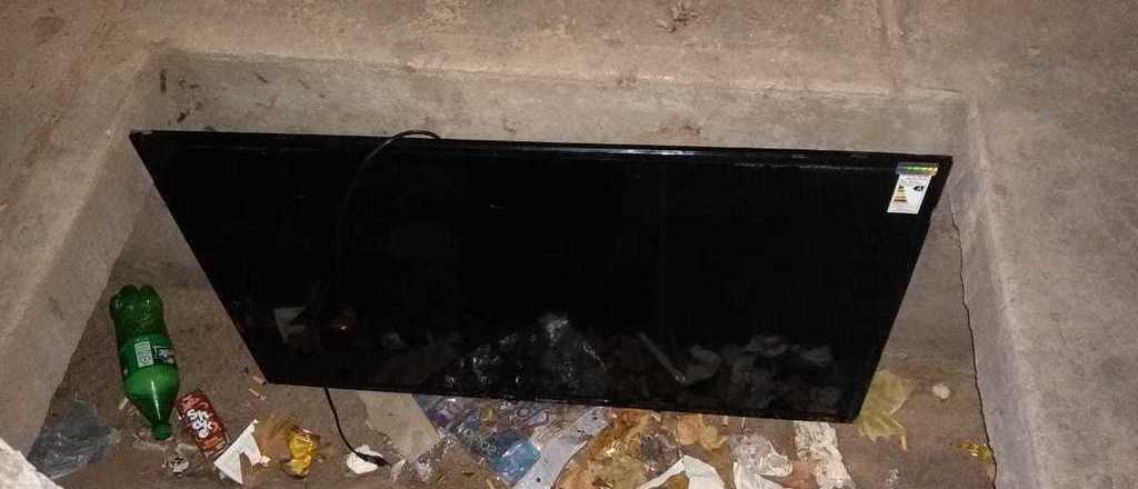 Rob&oacute; un televisor y, cuando lo vio la polic&iacute;a, lo "escondi&oacute;" en la acequia