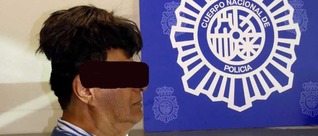 Ins&oacute;lito: llevaba coca&iacute;na en su peluqu&iacute;n y lo descubrieron
