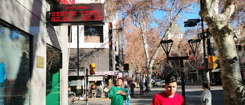 Dólar hoy: volvió a subir y pasó los $44 en Mendoza