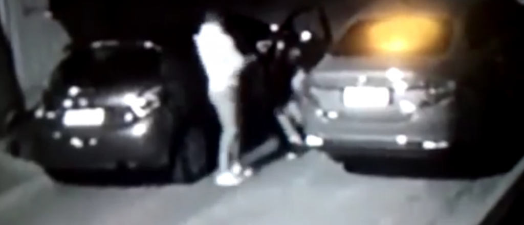 Video: en un minuto le robaron las ruedas en la Cuarta Sección