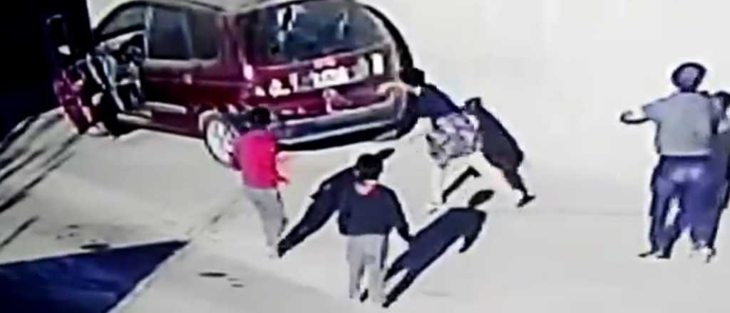 Videos: ni&ntilde;os "tirapiedras" de San Juan destruyen todo a su paso