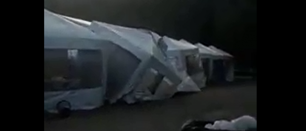 Video: el viento destruy&oacute; los puestos de la Fiesta del Chocolate en Luj&aacute;n