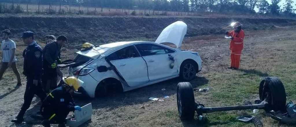 Mendocinos chocaron en C&oacute;rdoba y una mujer se encuentra internada