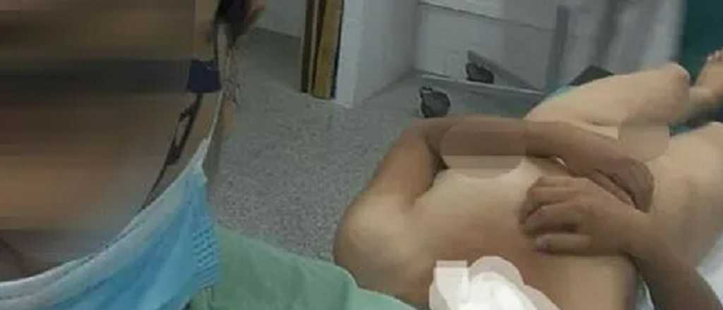 Una anestesióloga se sacaba fotos con pacientes desnudos y las compartía