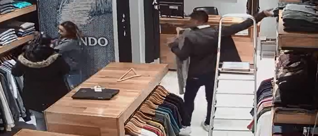 Video: mecheros roban en un conocido local c&eacute;ntrico