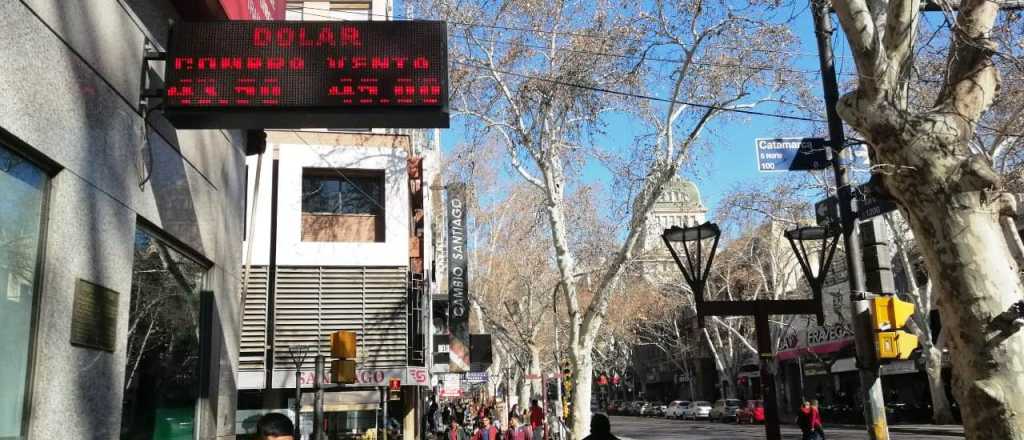 Dólar hoy: retomó la suba y alcanzó los $45 en Mendoza