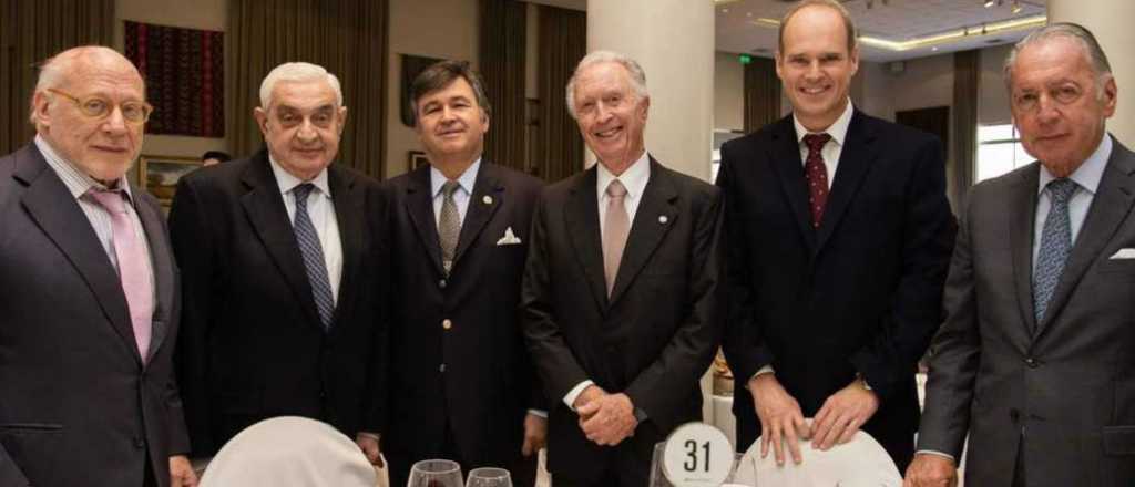 Los empresarios m&aacute;s importantes del pa&iacute;s apoyan al Gobierno por la deuda