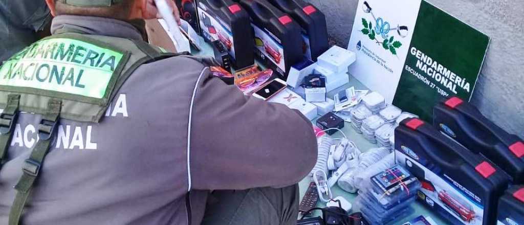 Gendarmería incautó teléfonos celulares de contrabando en Alta Montaña