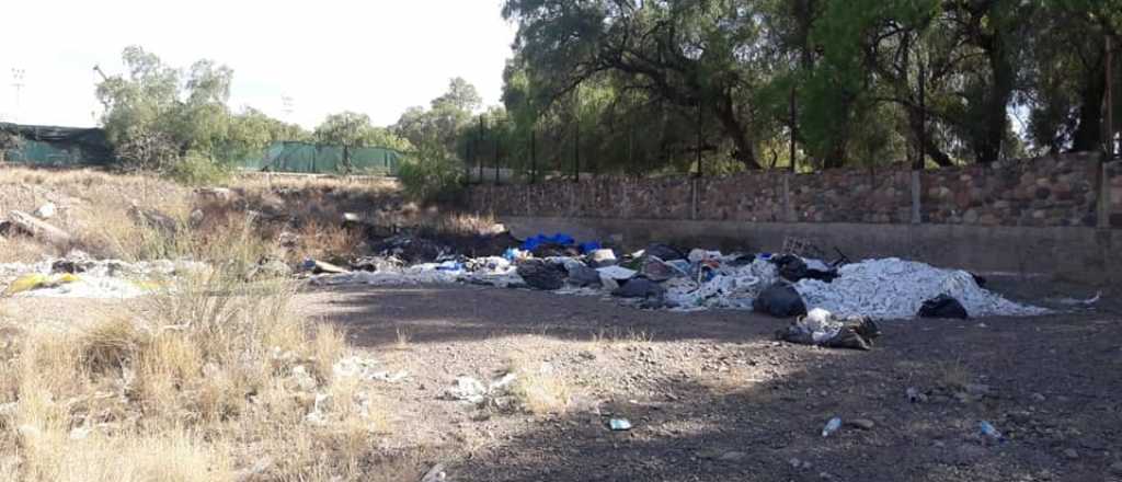 ¿Por qué hay tanta basura al lado del Malvinas?