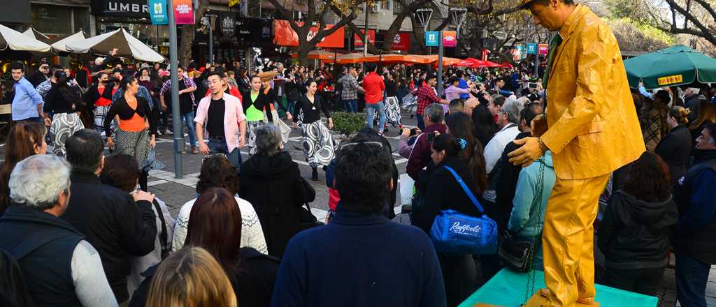 La Peatonal Sarmiento festejó sus 30 años junto a los mendocinos