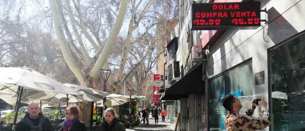 D&oacute;lar hoy: vuelve a subir y se vende a $46,80 en Mendoza