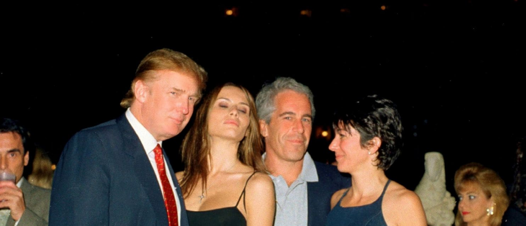 Hallan una carta de cumplea&ntilde;os de Trump en la casa de Jeffrey Epstein