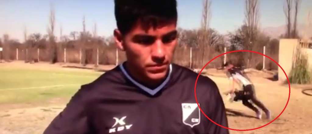 Video: el blooper de un futbolista que se tropezó durante una entrevista