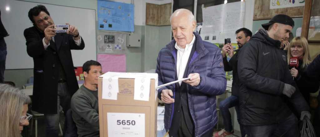 Vot&oacute; Lavagna y dese&oacute; que la gente "vote con el coraz&oacute;n"