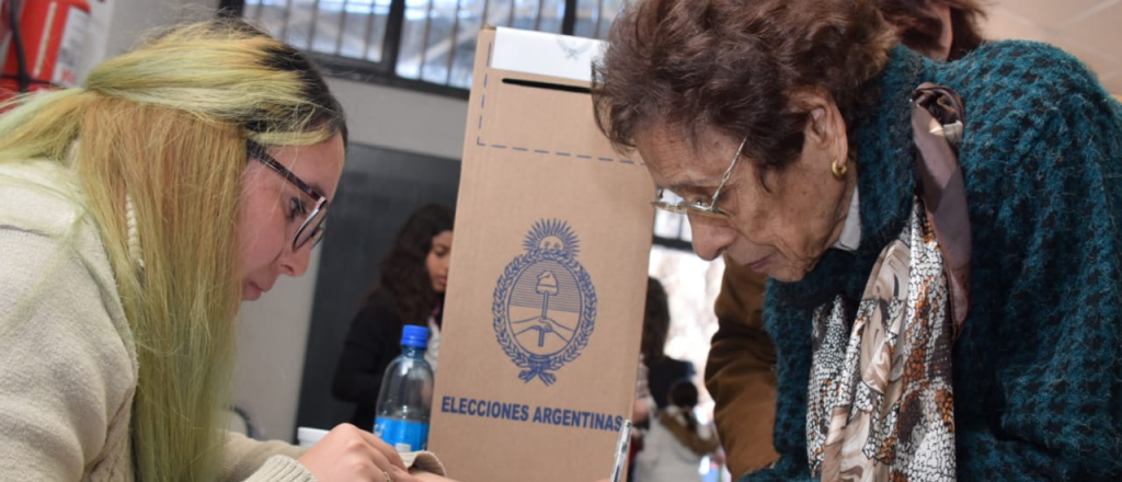 Ema tiene 100 años y fue a votar esta mañana en Godoy Cruz