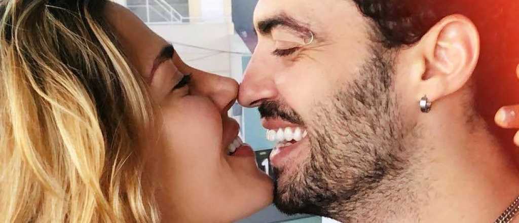Jimena Bar&oacute;n y Mauro Caiazza "se mojaron" mientras se besaban