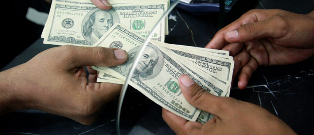 El dólar blue marcó otro récord: 157 pesos 