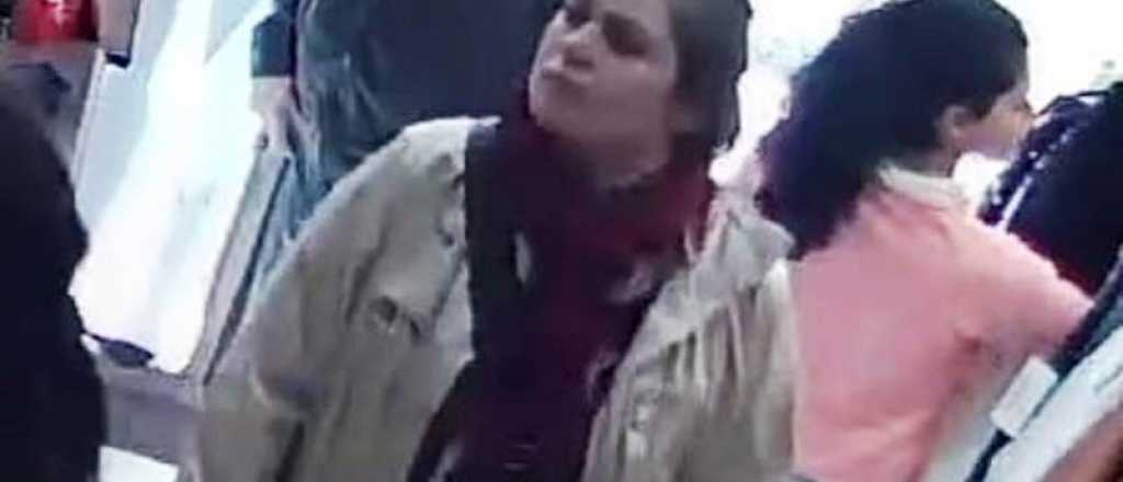 Video: el ataque de una mechera en un local de ropa en Luján