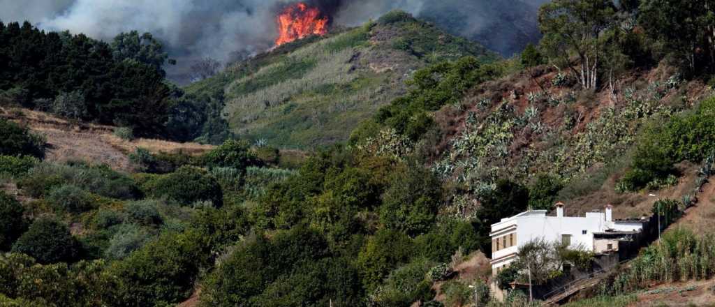 Incendio incontrolable en Gran Canaria: 4.000 evacuados