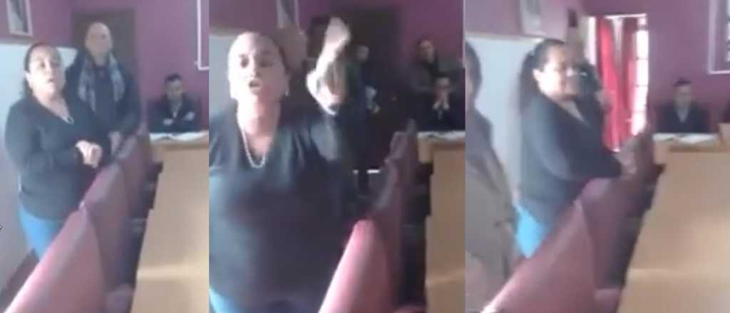 La "pastora" que entr&oacute; al Concejo de Santa Rosa a insultar a los pol&iacute;ticos