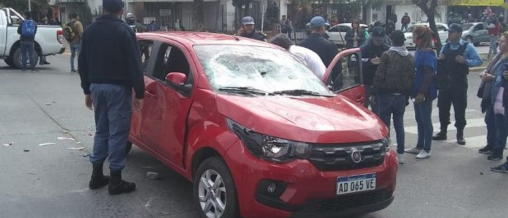 Una mujer atropelló a piqueteros en Chaco, la detuvieron y casi la linchan