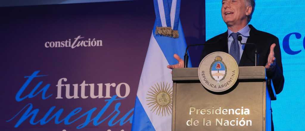 Macri llamó a acatar y defender la Constitución