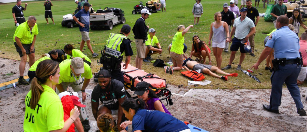 Video: cayó un rayo durante un torneo de golf e hirió a seis personas