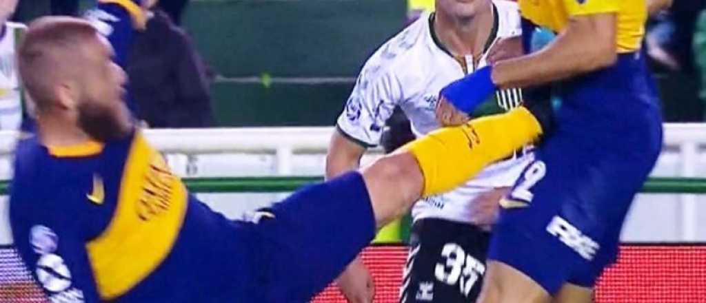 Video: De Rossi le dio una patada a un compañero