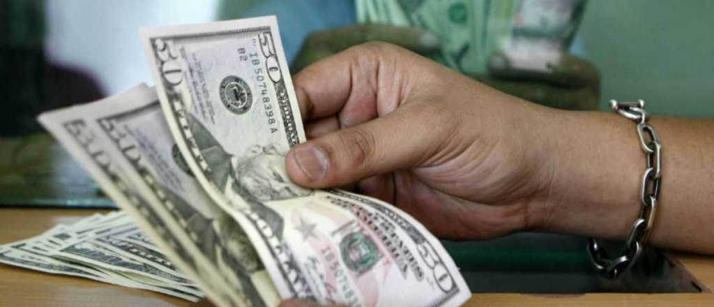 Sin freno: el dólar blue se vende a $610 en Mendoza