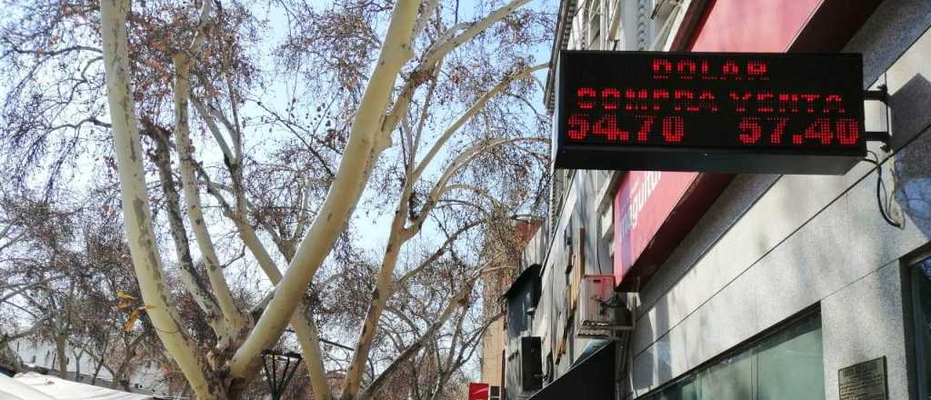 D&oacute;lar hoy: baj&oacute; en las casas de cambio de Mendoza