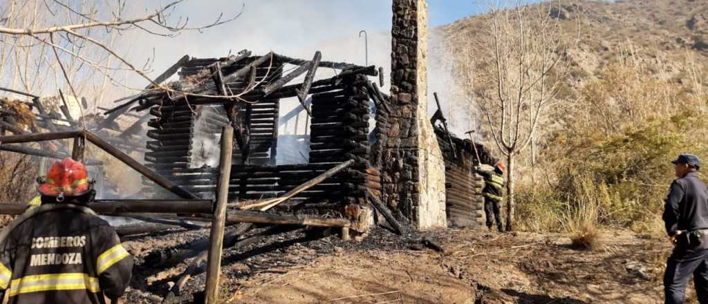 Se incendió una cabaña de Luján en la que descansaba una familia 