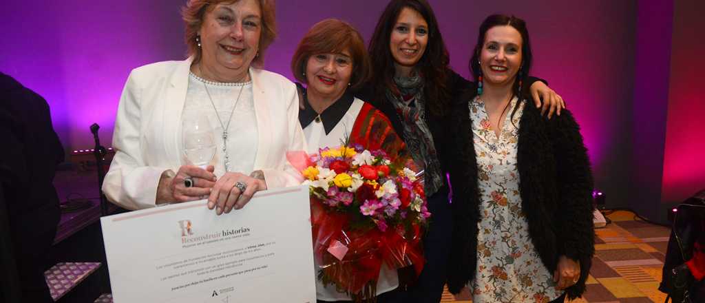 Reconstruir Historias: Mujeres en el camino de una nueva vida