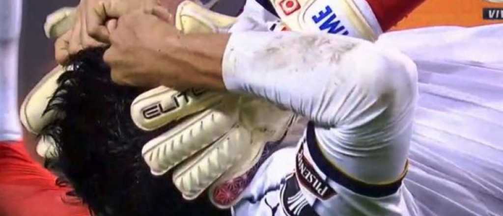 Terrible: un jugador de Liga de Quito se quebró el tobillo ante Boca