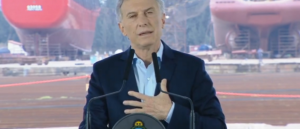 Macri llamó a la oposición a "colaborar" por la "institucionalidad democrática"