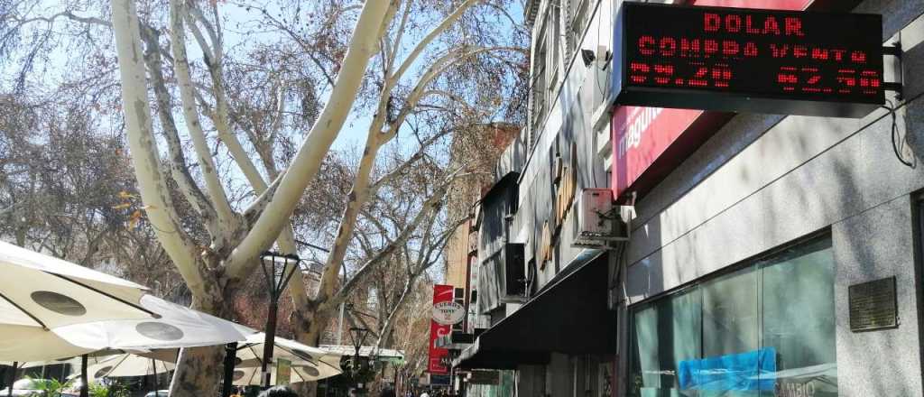 Dólar hoy: el Central vendió u$s 400 millones, pero igual subió a $62