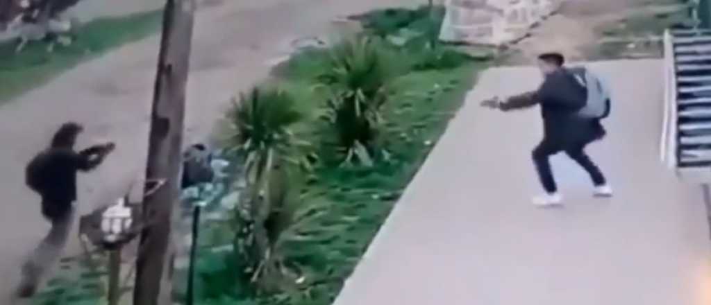 Video: quisieron robarle a un polic&iacute;a de civil y se defendi&oacute; a tiros