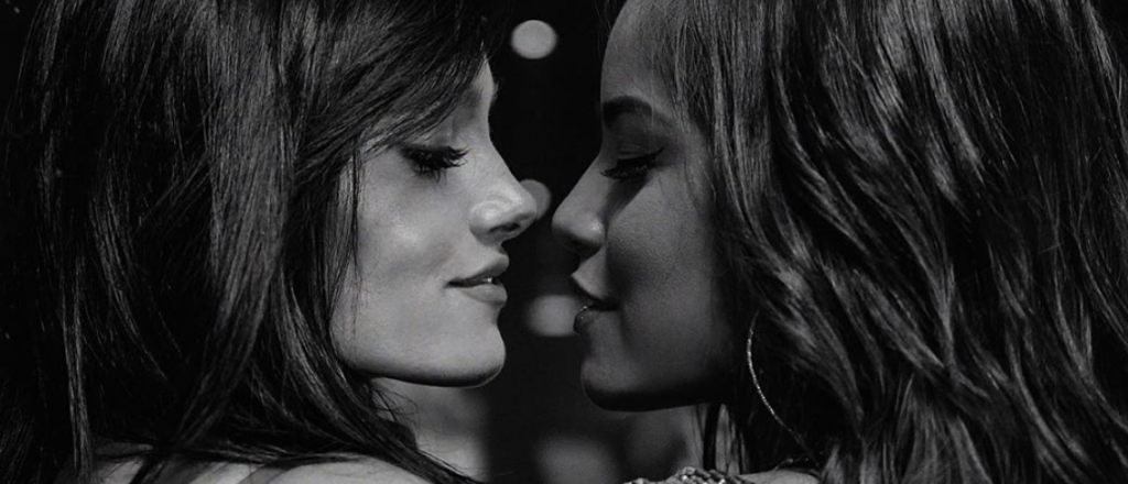 Oriana Sabatini participó de un videoclip y terminó a los besos con la cantante