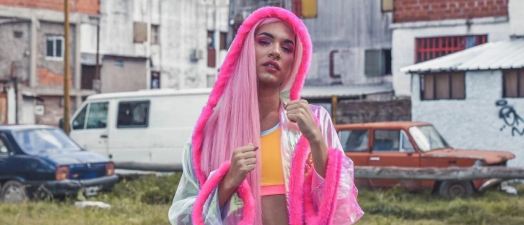 Polémica: Flavio Azzaro le preguntó a una drag queen por "el bulto"