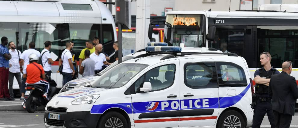 Un muerto y ocho heridos en un ataque con cuchillo cerca de Lyon