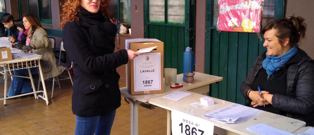 Votó Micaela Blanco Minoli, candidata a intendenta de Lavalle por el FIT