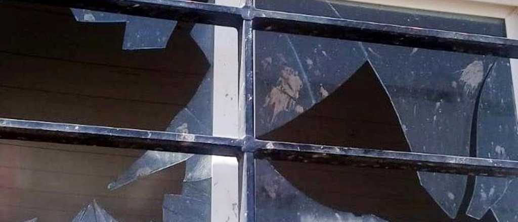 Robaron en Deportivo Maip&uacute; y casi se llevan hasta los arcos 